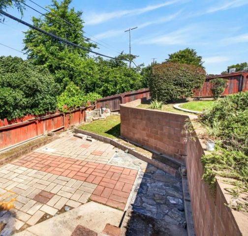 6717 Whitsett Dr, North Highlands, CA 95660