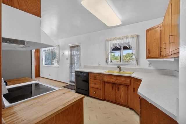 6717 Whitsett Dr, North Highlands, CA 95660