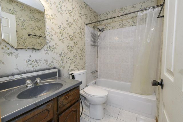 6727 Lone Elm DRIVE, Racine, WI 53402