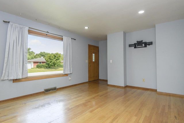 6727 Lone Elm DRIVE, Racine, WI 53402