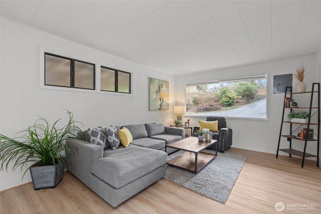 6120 Elaine Court, Bremerton, WA 98312