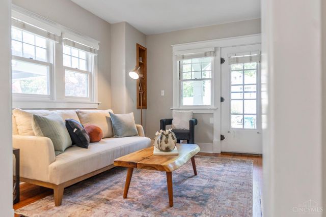 3669 Stettinius Avenue, Cincinnati, OH 45208