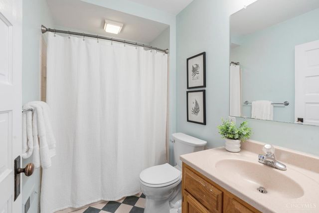 3669 Stettinius Avenue, Cincinnati, OH 45208