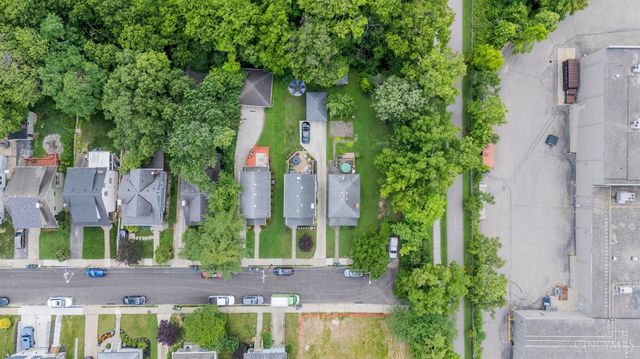 3669 Stettinius Avenue, Cincinnati, OH 45208
