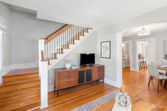 3669 Stettinius Avenue, Cincinnati, OH 45208