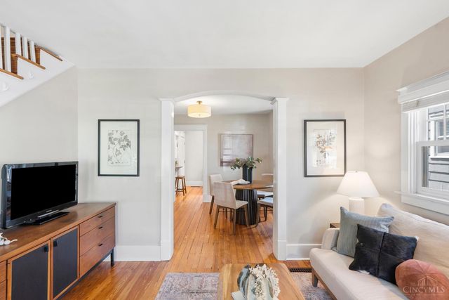 3669 Stettinius Avenue, Cincinnati, OH 45208