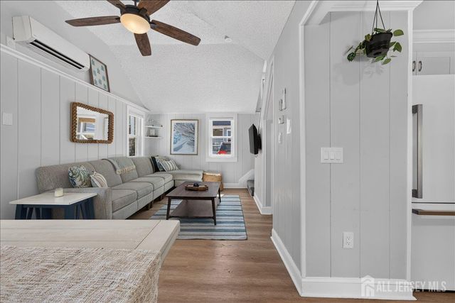 69 Spray Way, Lavallette, NJ 08735