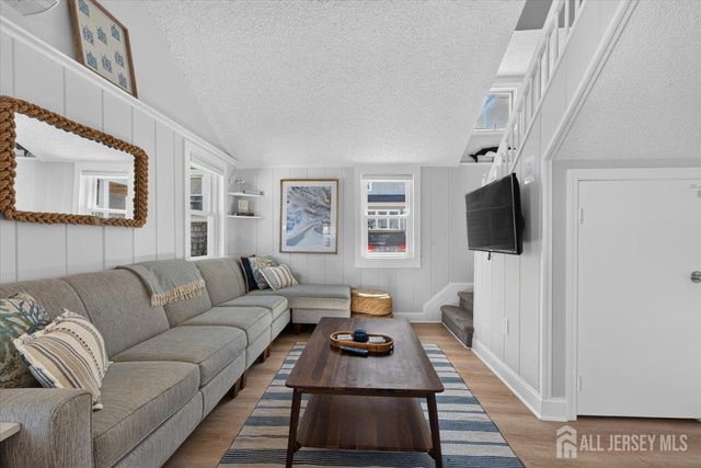 69 Spray Way, Lavallette, NJ 08735