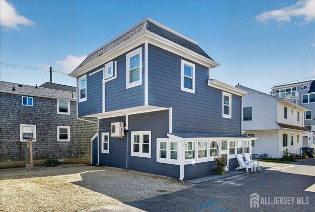 69 Spray Way, Lavallette, NJ 08735