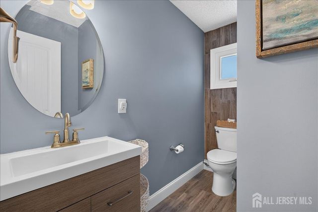 69 Spray Way, Lavallette, NJ 08735