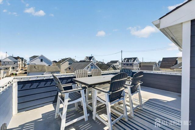 69 Spray Way, Lavallette, NJ 08735