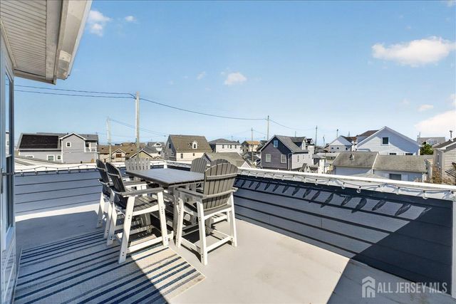 69 Spray Way, Lavallette, NJ 08735