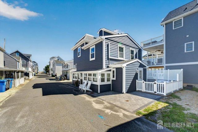 69 Spray Way, Lavallette, NJ 08735