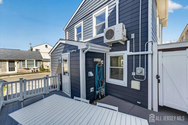 69 Spray Way, Lavallette, NJ 08735
