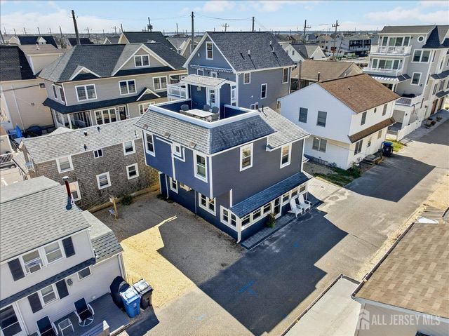 69 Spray Way, Lavallette, NJ 08735