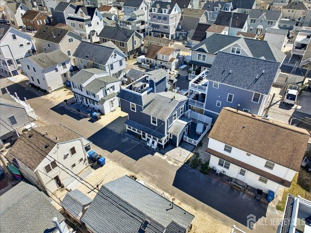 69 Spray Way, Lavallette, NJ 08735