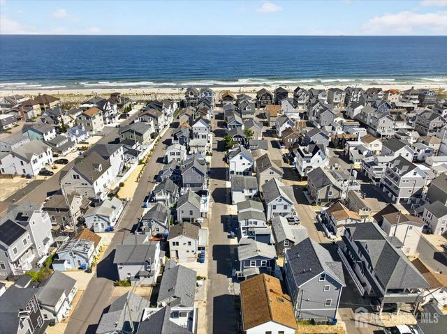 69 Spray Way, Lavallette, NJ 08735