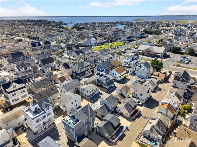 69 Spray Way, Lavallette, NJ 08735