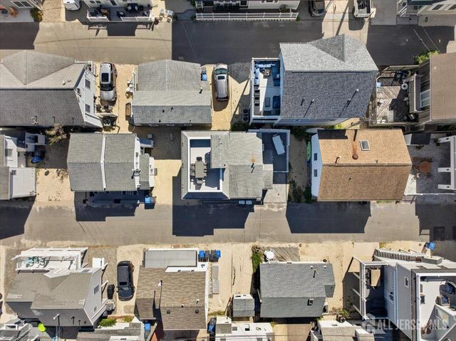 69 Spray Way, Lavallette, NJ 08735