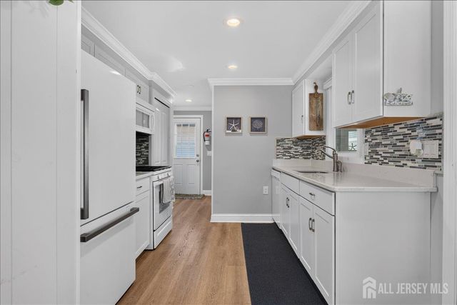 69 Spray Way, Lavallette, NJ 08735