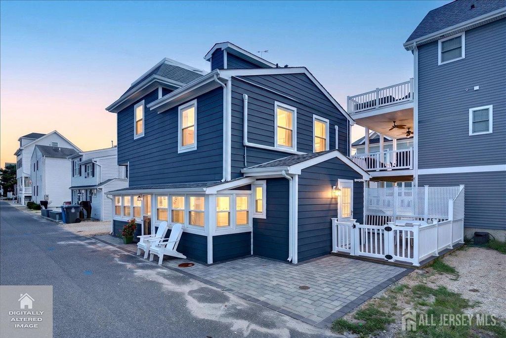 69 Spray Way, Lavallette, NJ 08735