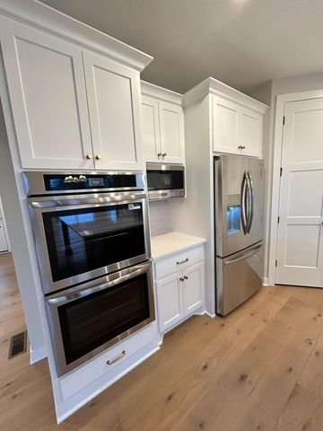 4048 Arbor Drive, Woodbury, MN 55129