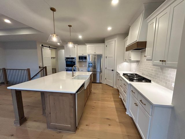 4048 Arbor Drive, Woodbury, MN 55129