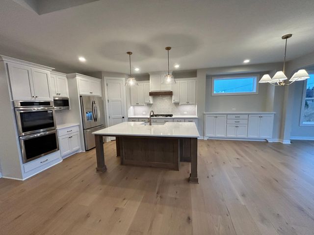 4048 Arbor Drive, Woodbury, MN 55129