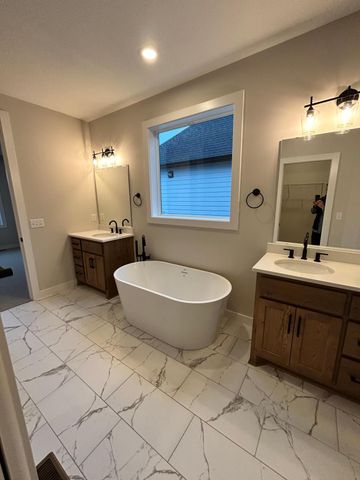 4048 Arbor Drive, Woodbury, MN 55129