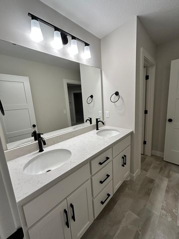 4048 Arbor Drive, Woodbury, MN 55129