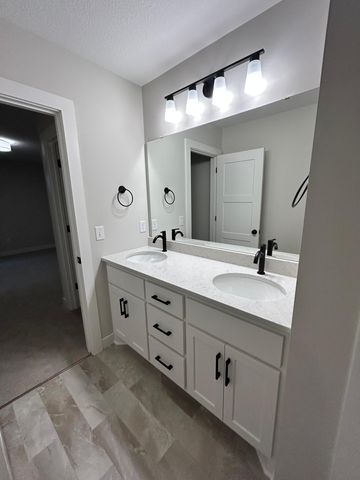 4048 Arbor Drive, Woodbury, MN 55129