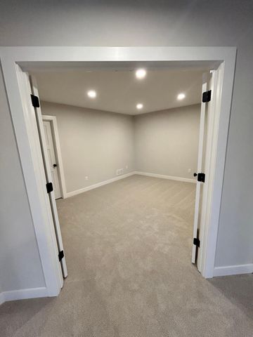 4048 Arbor Drive, Woodbury, MN 55129