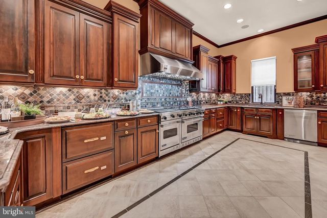 1126 N CHARLES ST, Baltimore, MD 21201