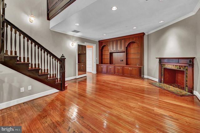 1126 N CHARLES ST, Baltimore, MD 21201