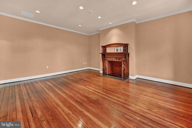 1126 N CHARLES ST, Baltimore, MD 21201