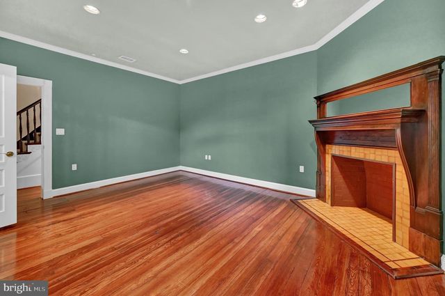 1126 N CHARLES ST, Baltimore, MD 21201