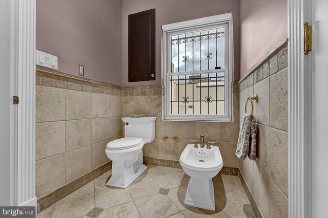 1126 N CHARLES ST, Baltimore, MD 21201