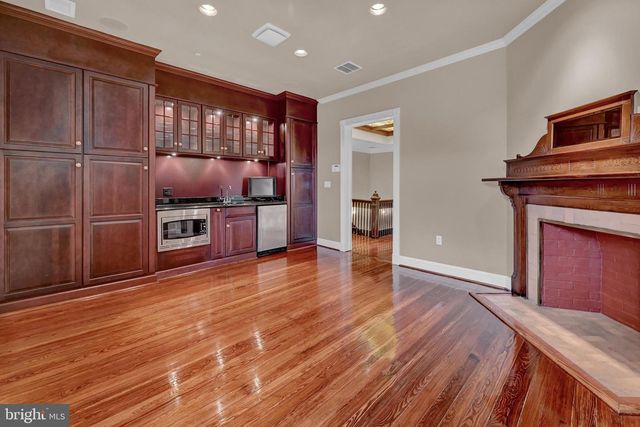 1126 N CHARLES ST, Baltimore, MD 21201