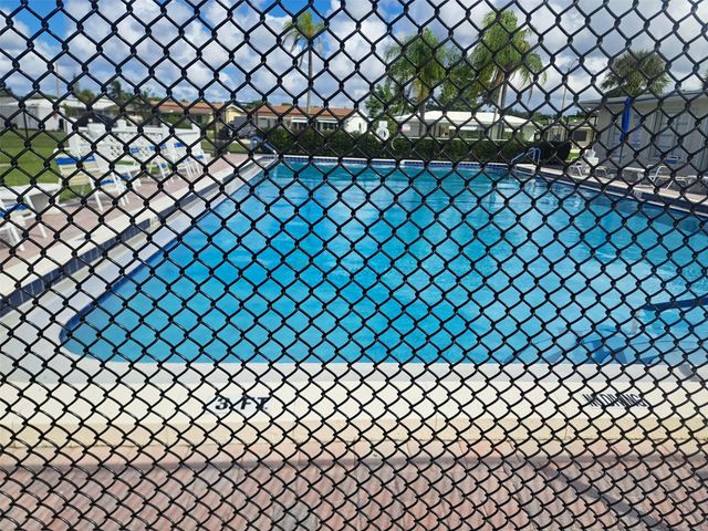 6514 NW 57th Ct, Tamarac, FL 33321