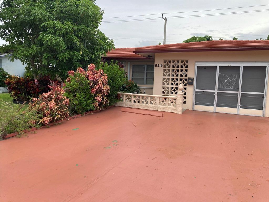 6514 NW 57th Ct, Tamarac, FL 33321