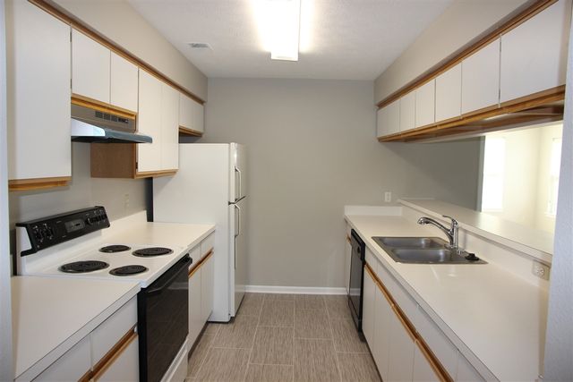 1774 Weatherstone Drive, Ann Arbor, MI 48108