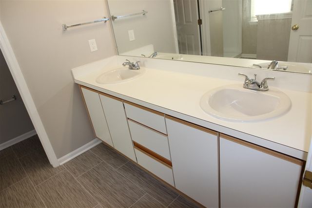 1774 Weatherstone Drive, Ann Arbor, MI 48108