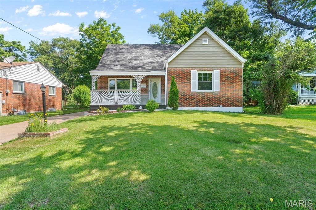8913 Rosemore Place, St Louis, MO 63114