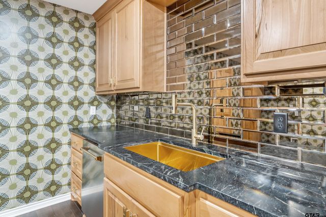 606 Tremont St, Tyler, TX 75701