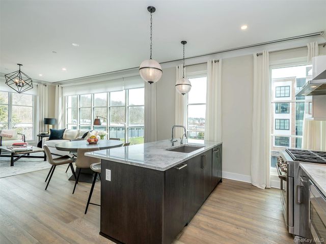 100 Garvies Point Road 1116, Glen Cove, NY 11542