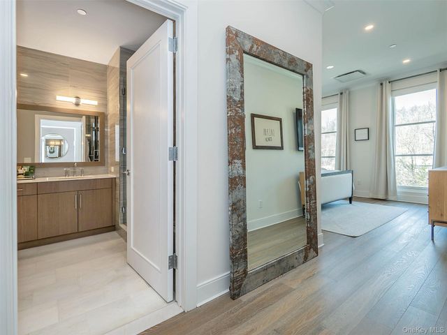 100 Garvies Point Road 1116, Glen Cove, NY 11542