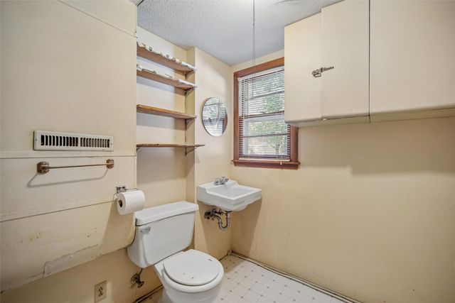 2016 47th Street, Des Moines, IA 50310