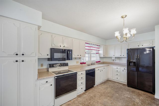 2016 47th Street, Des Moines, IA 50310