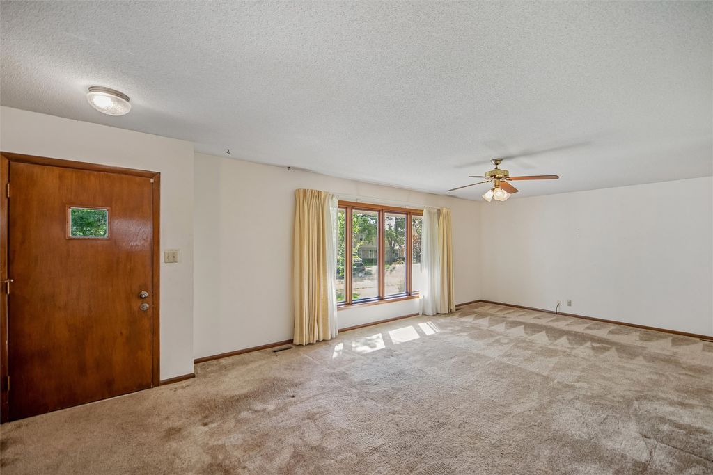 2016 47th Street, Des Moines, IA 50310