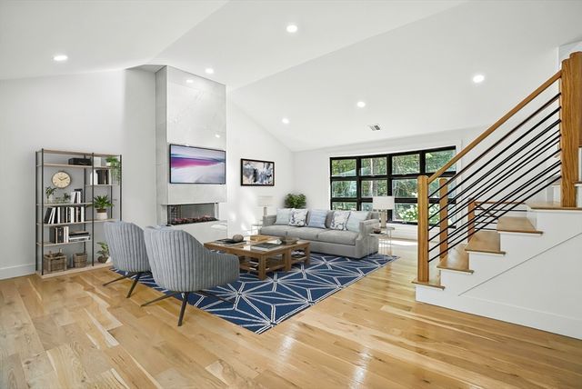 68 Pearl St, Upton, MA 01568